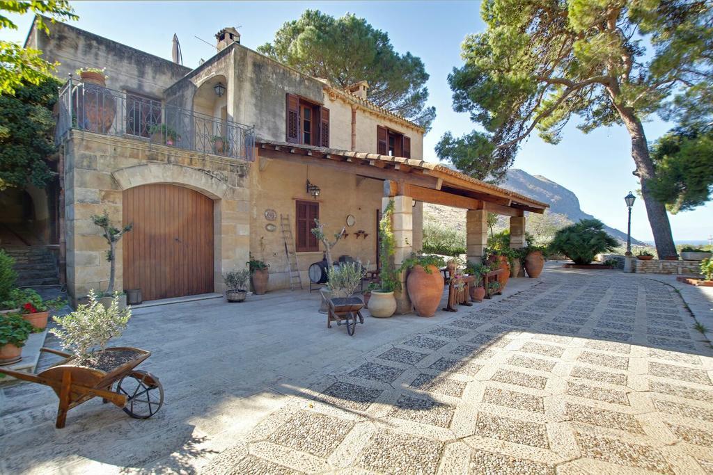 Poggio Di Mare Bed and Breakfast Castelluzzo Exteriör bild