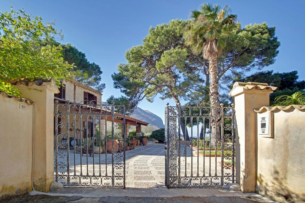 Poggio Di Mare Bed and Breakfast Castelluzzo Exteriör bild